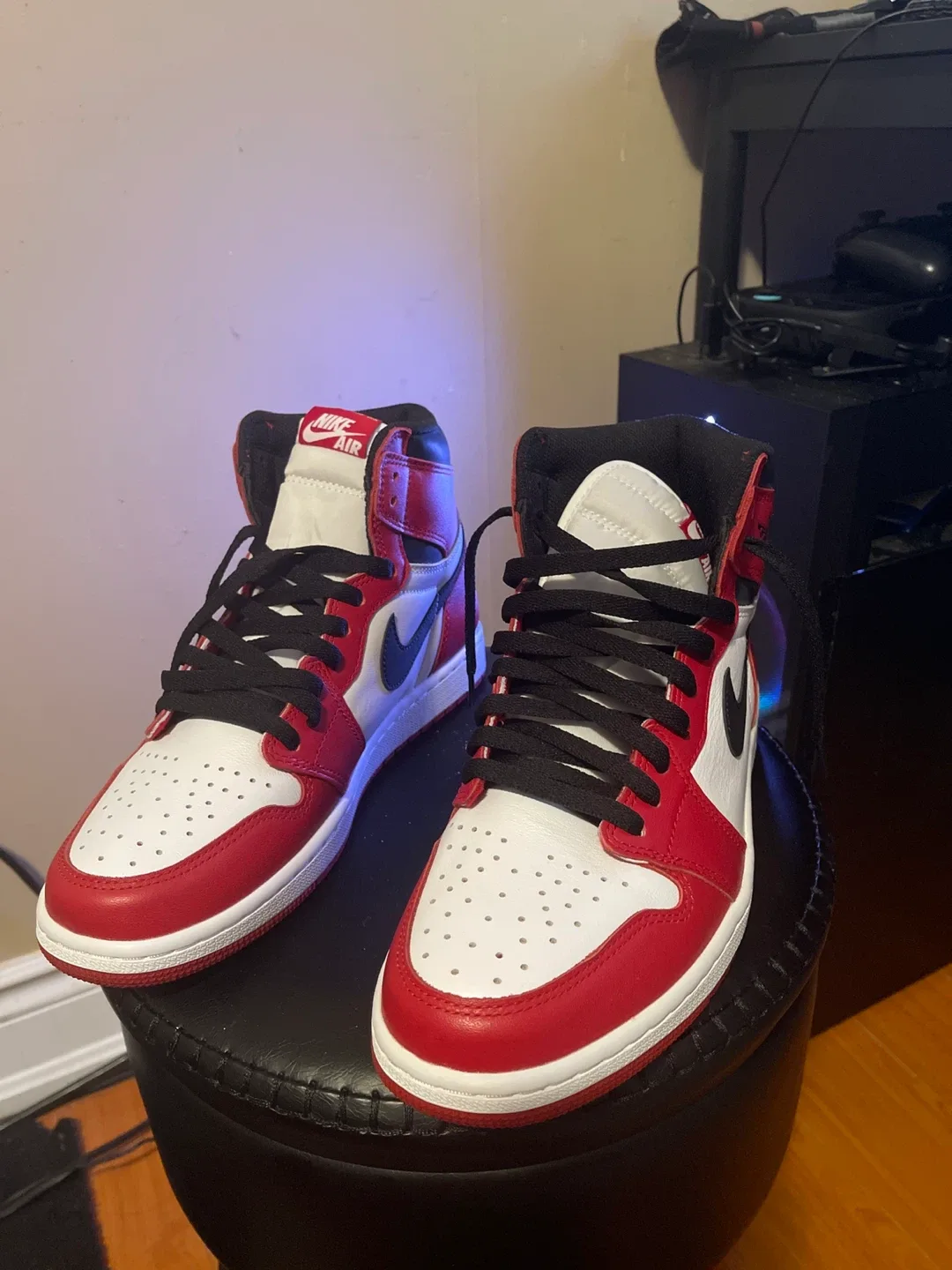 Nike Air Jordan 1 Retro High Chicago, US 10 image indicator(2)