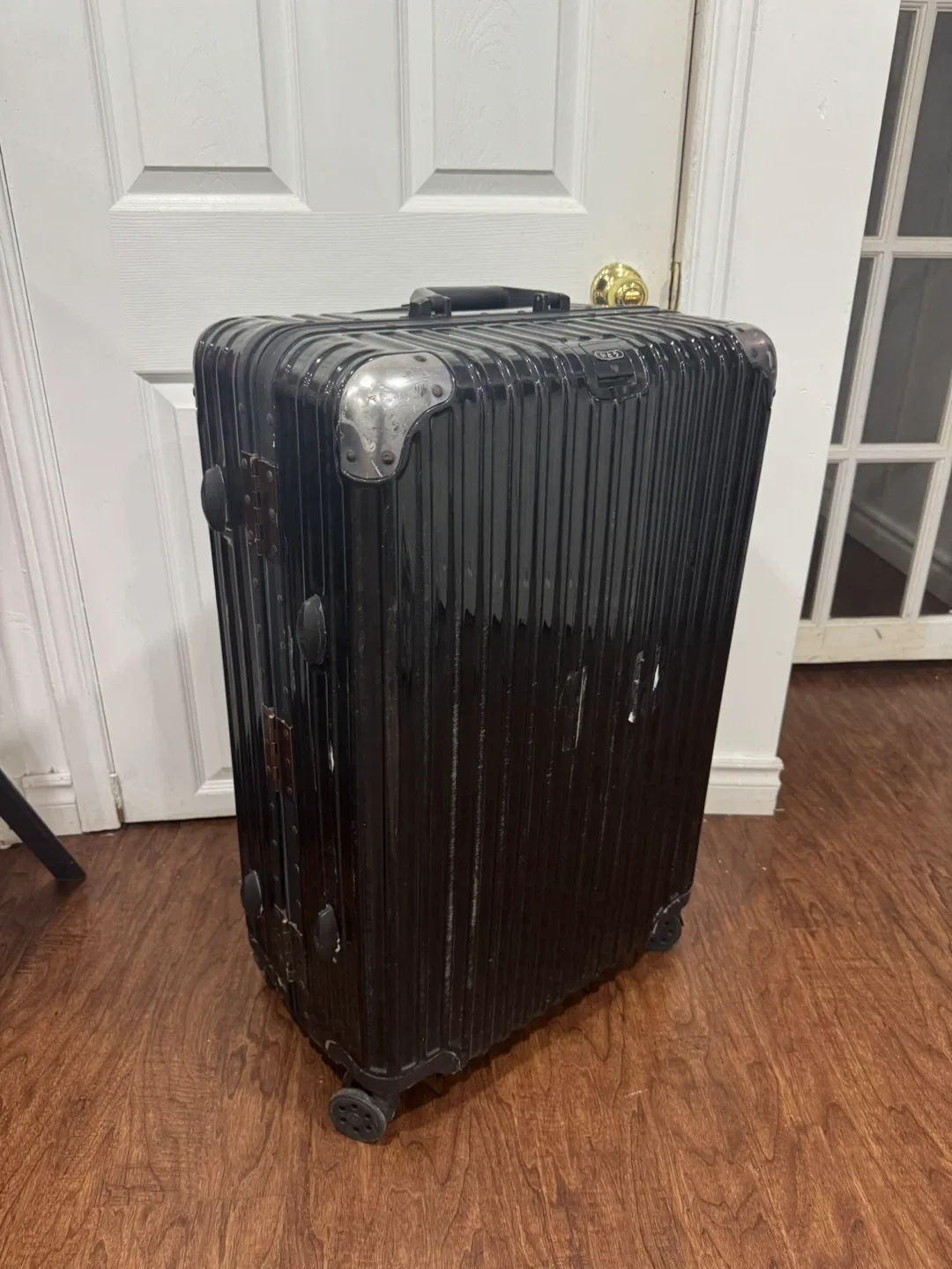 Black Suitcase Premium image indicator(7)