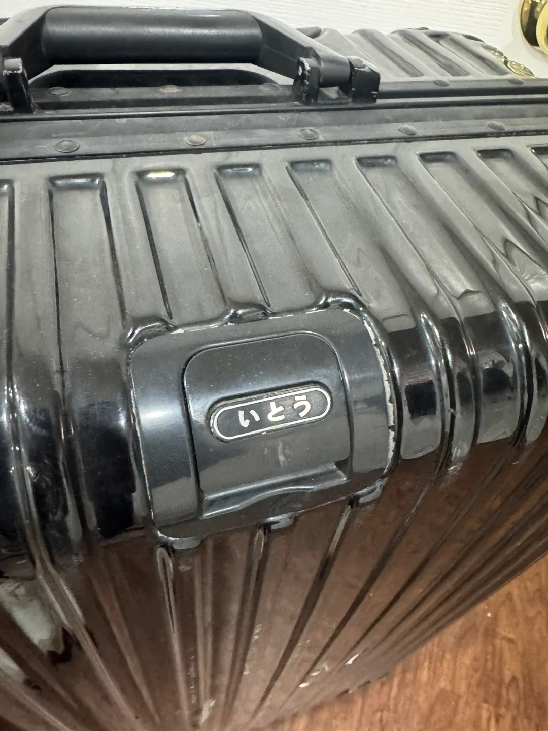 Black Suitcase Premium image indicator(6)