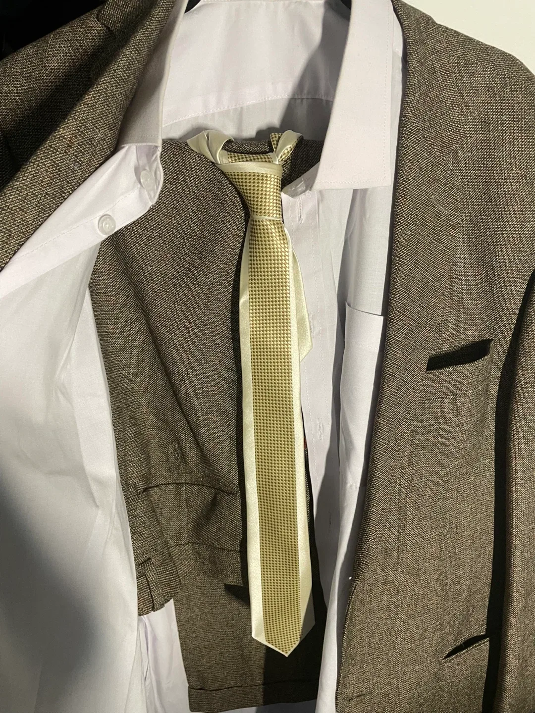 Men's Suit Jacket, Shirt and Tie image indicator(2)