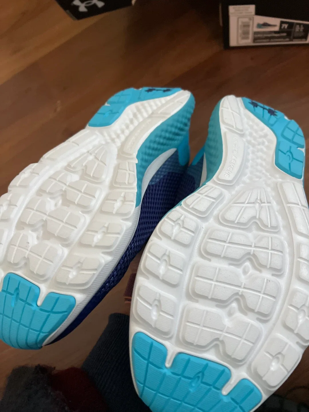 Under Armour Charged Rogue 3 F2F - Youth Size 7 image indicator(2)