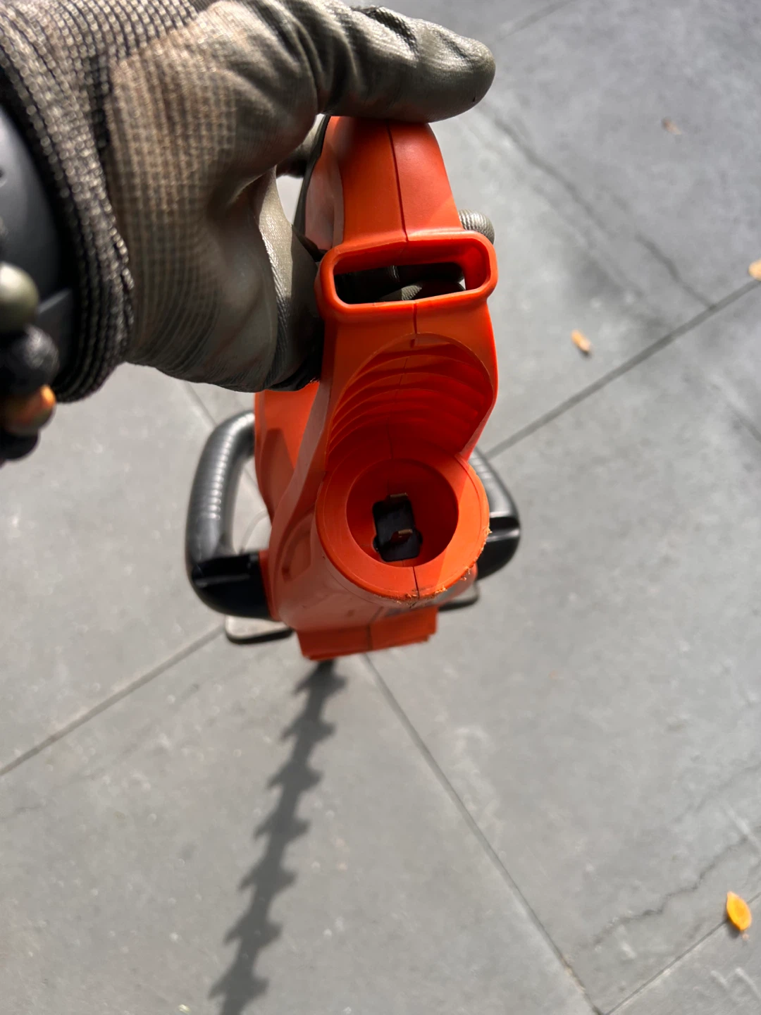 Black+Decker Hedge Trimmer - photo 3