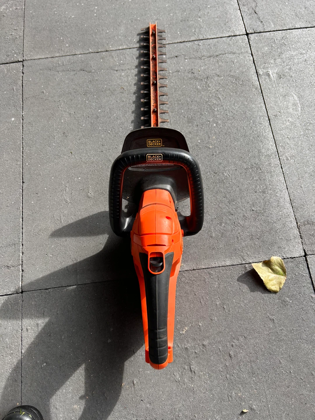 Black+Decker Hedge Trimmer - photo 2