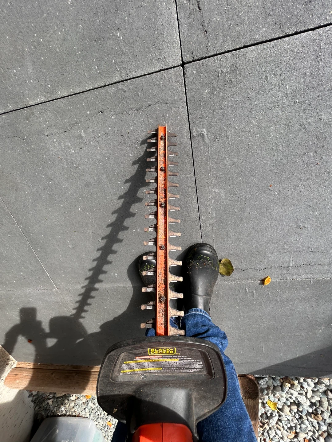 Black+Decker Hedge Trimmer - photo 5