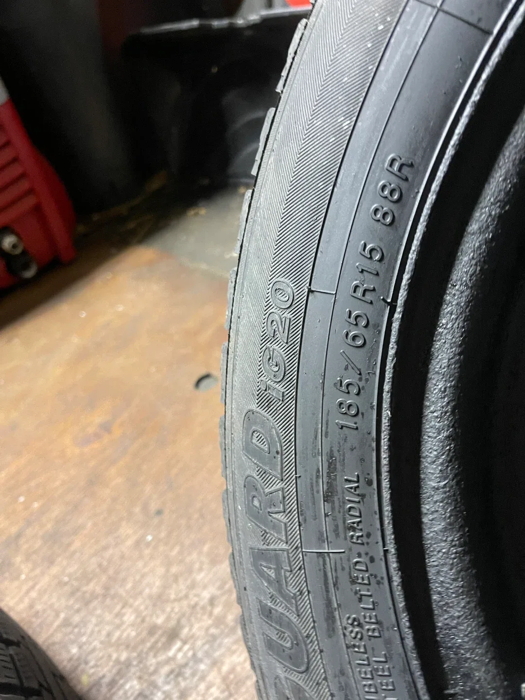 Yokohama iceGUARD iG20 185/65R15 88R Tire image indicator(4)