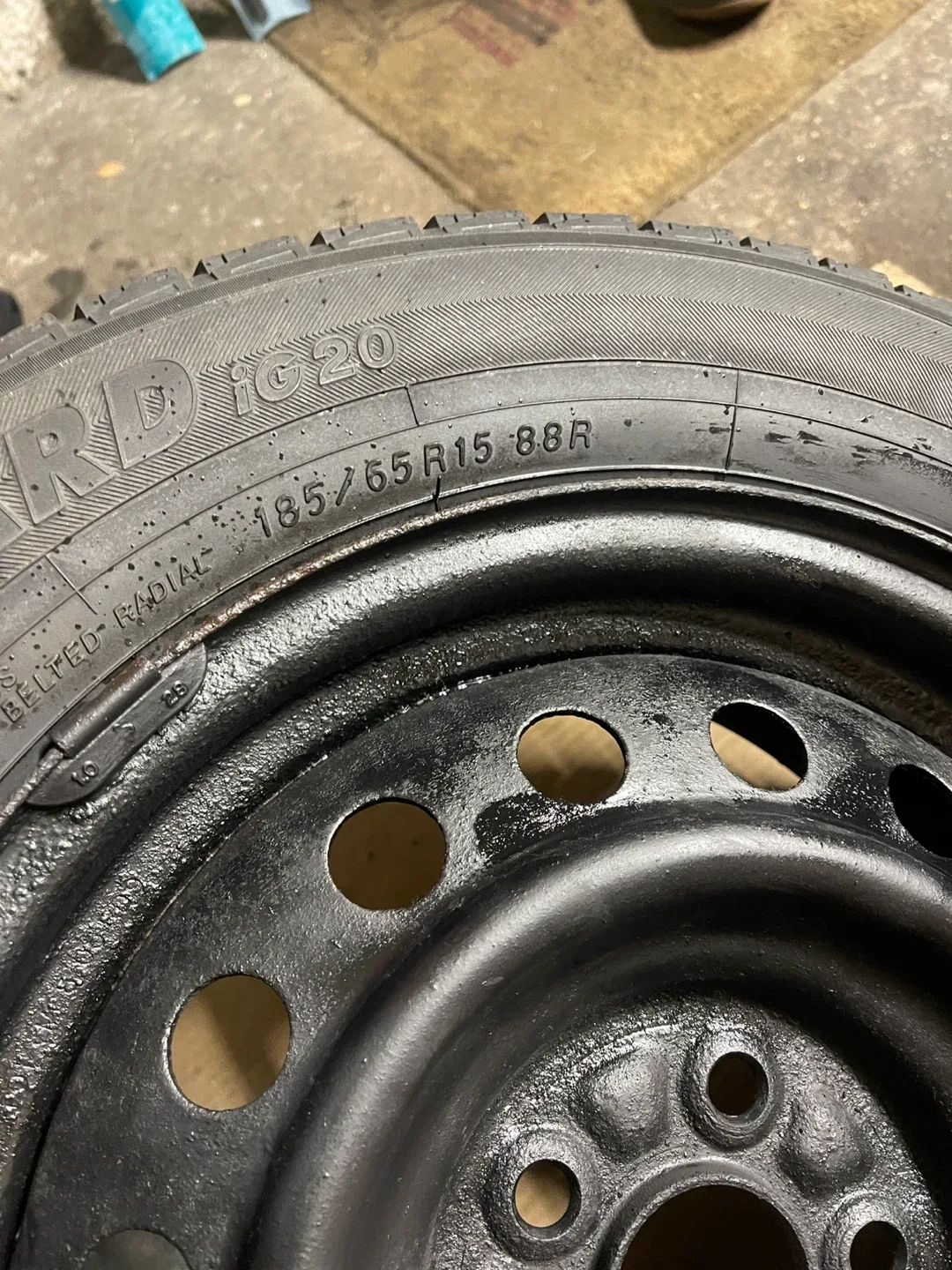 Yokohama iceGUARD iG20 185/65R15 88R Tire image indicator(6)
