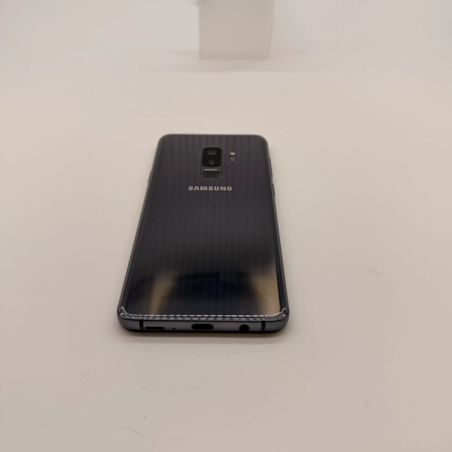 Samsung Galaxy S9+ – 64GB – Titanium Gray – Small Crack - photo 4