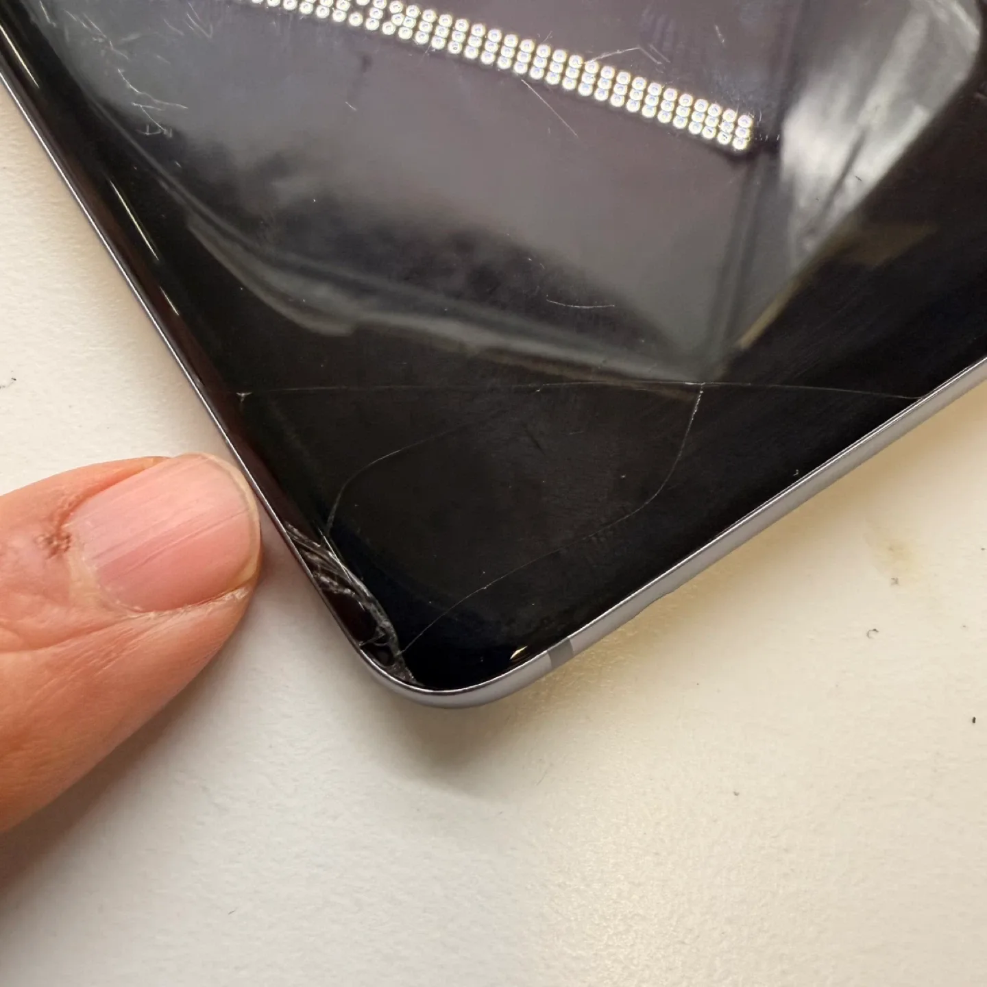 Samsung Galaxy S9+ – 64GB – Titanium Gray – Small Crack image indicator(7)