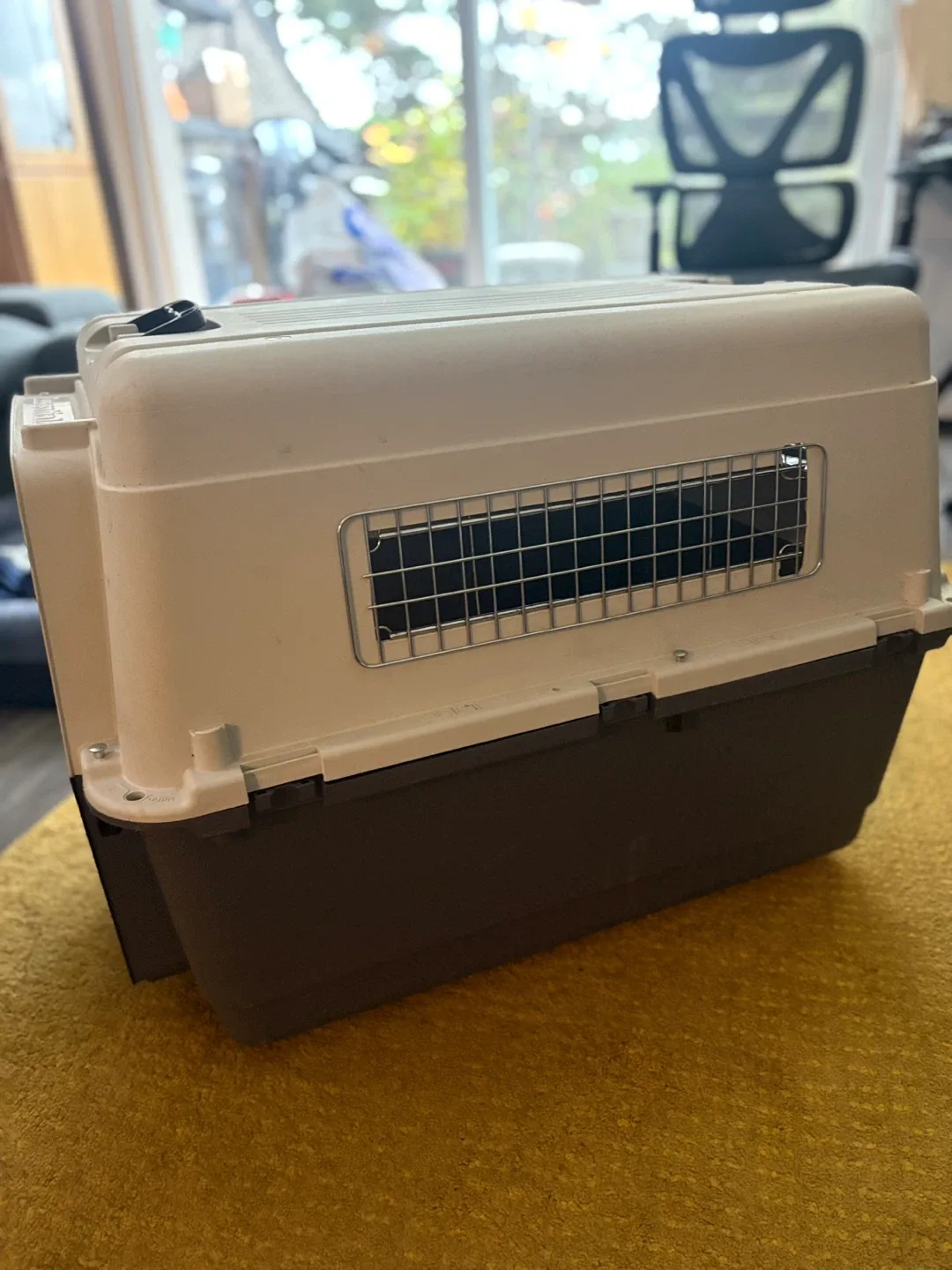 Essentials Pet Carrier - 32 x 22 x 23 inches image indicator(2)