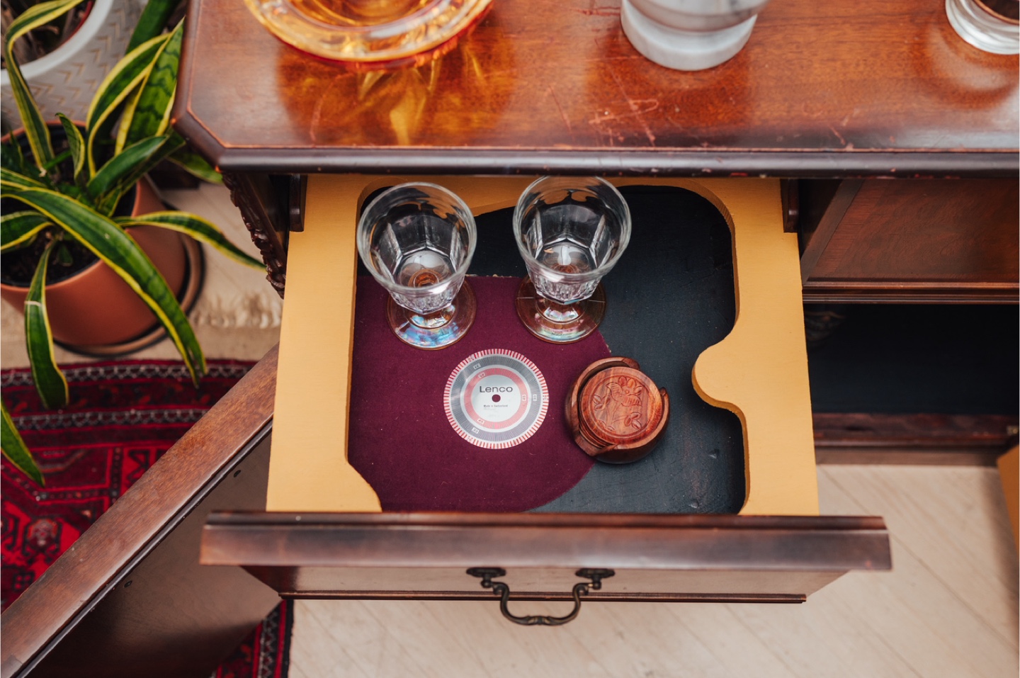 70’s Radio Cabinet, Turned Bar Cabinet🤎 - photo 5