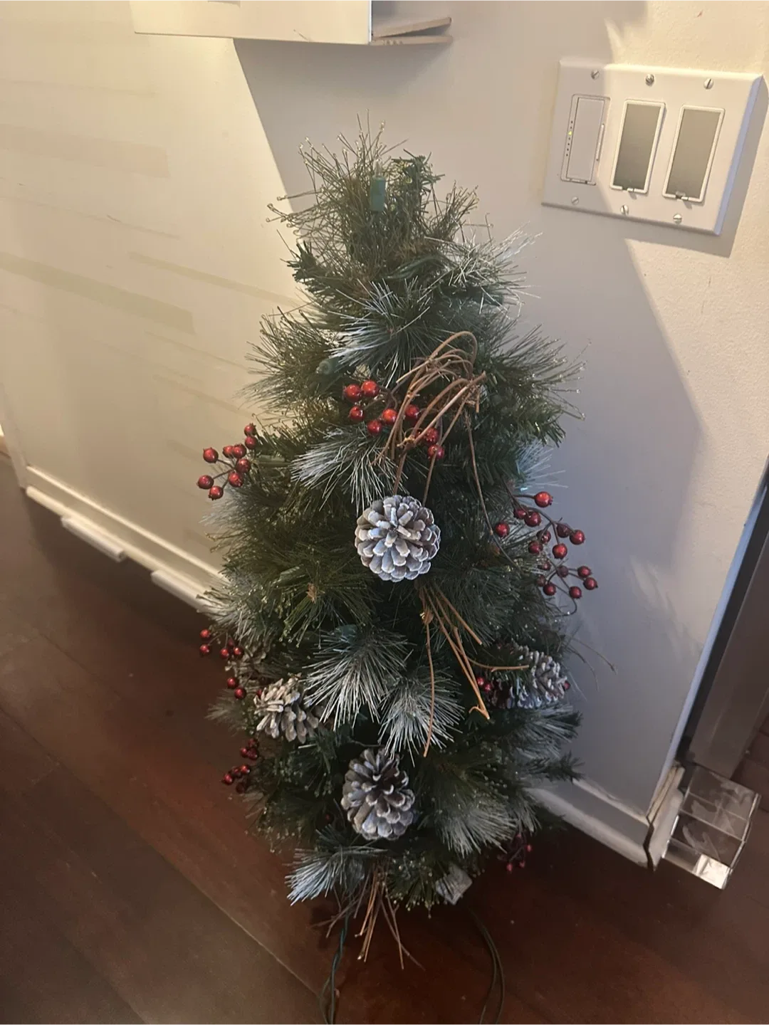 Small Designer Pre-lit Christmas Tree image indicator(4)