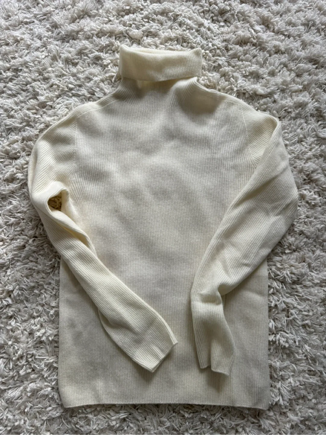 White Turtleneck Sweater image indicator(4)