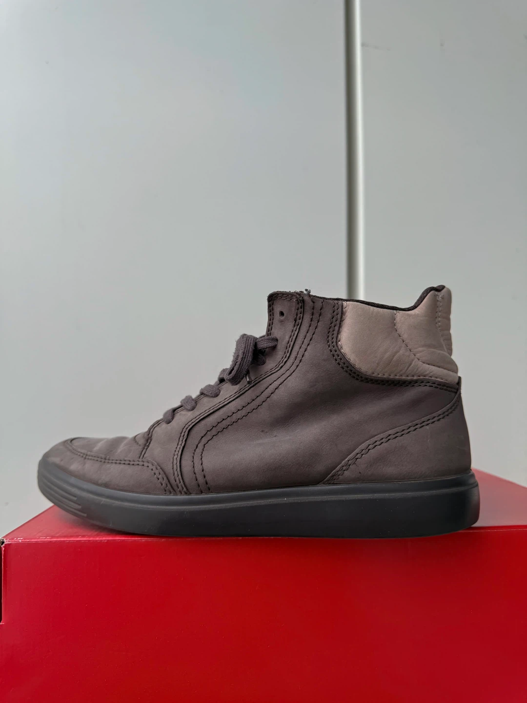 ECCO Soft Classic High-Top Nubuck Leather Sneakers / Boots - photo 2