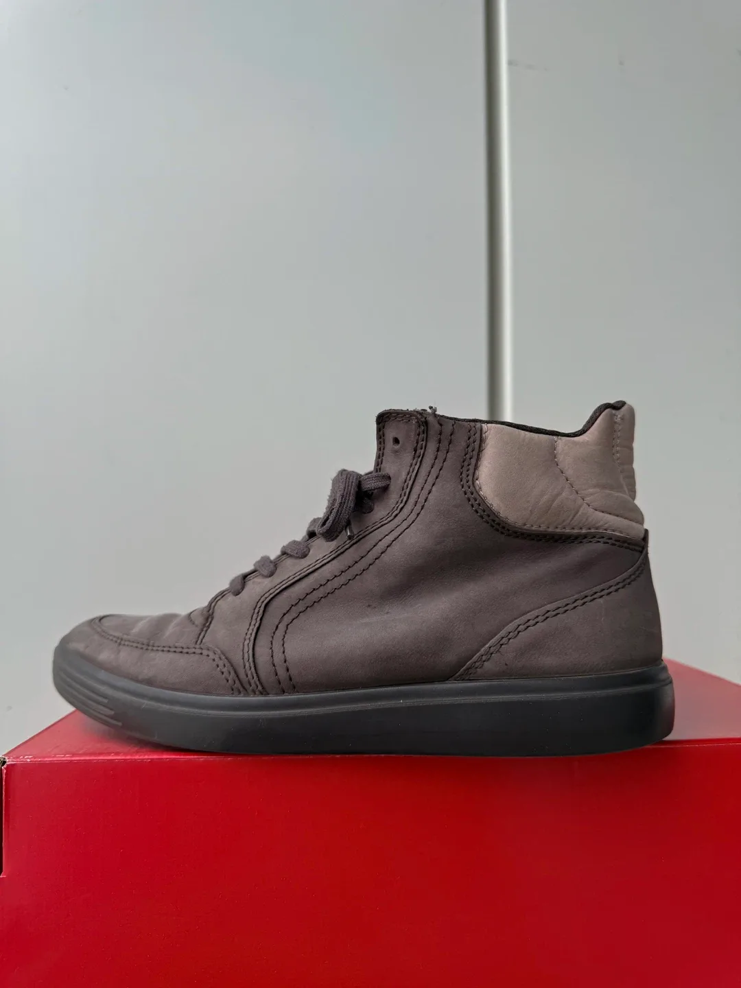 ECCO Soft Classic High-Top Nubuck Leather Sneakers / Boots image indicator(2)