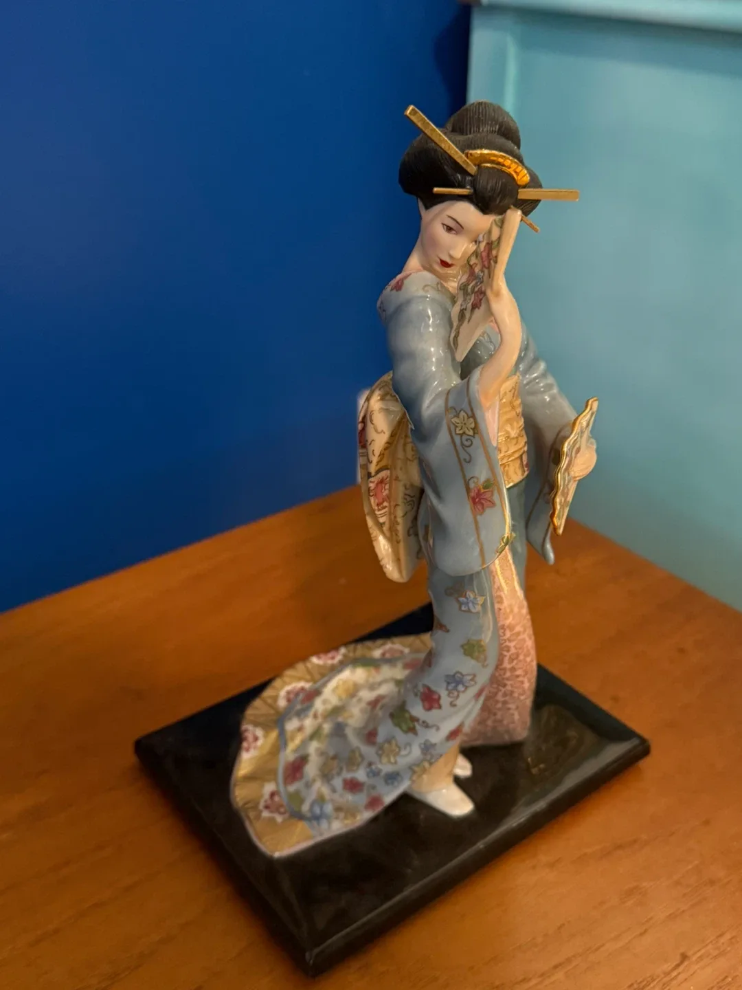 Vintage Porcelain Geisha Figurine image indicator(3)