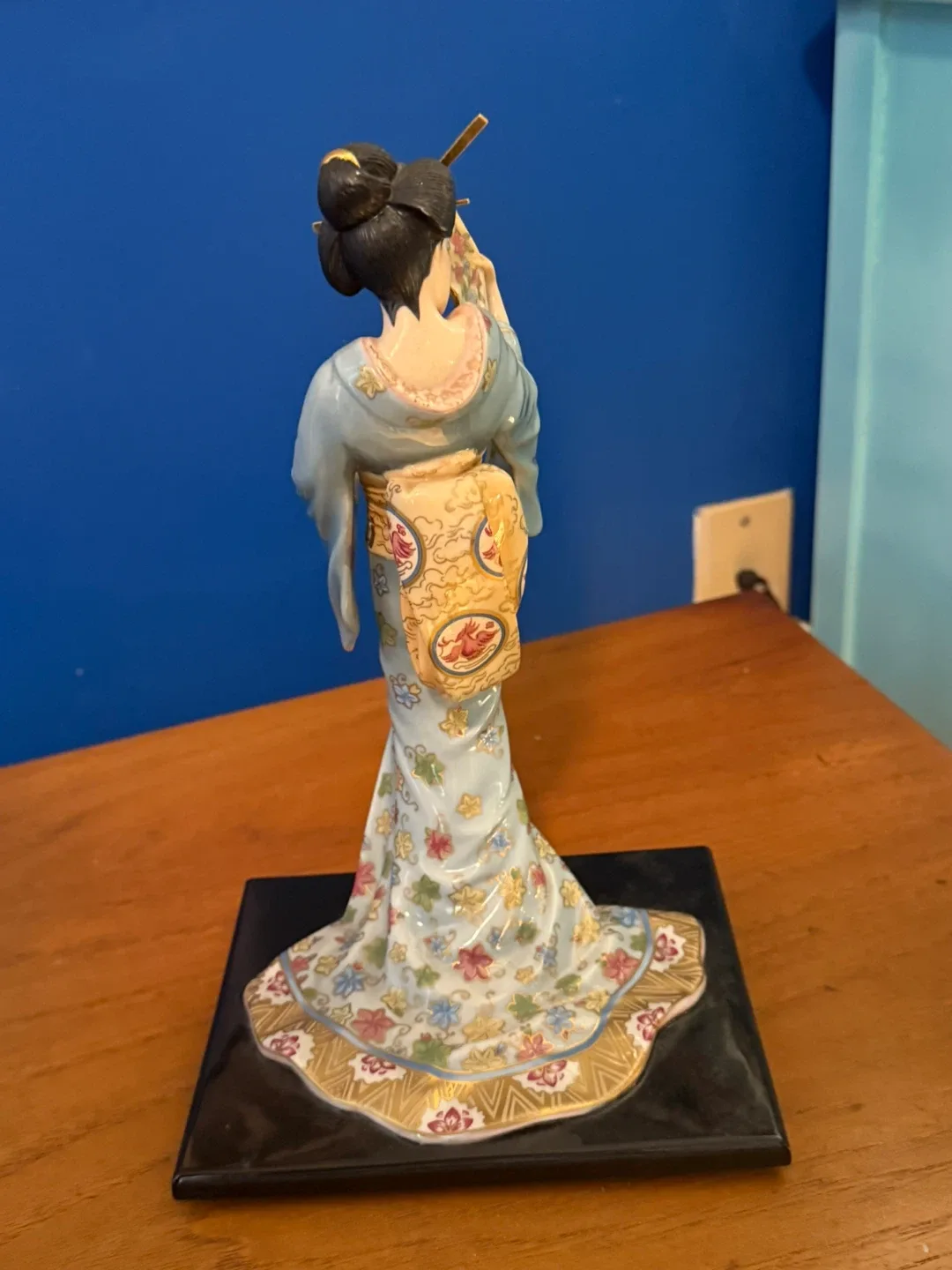 Vintage Porcelain Geisha Figurine image indicator(5)