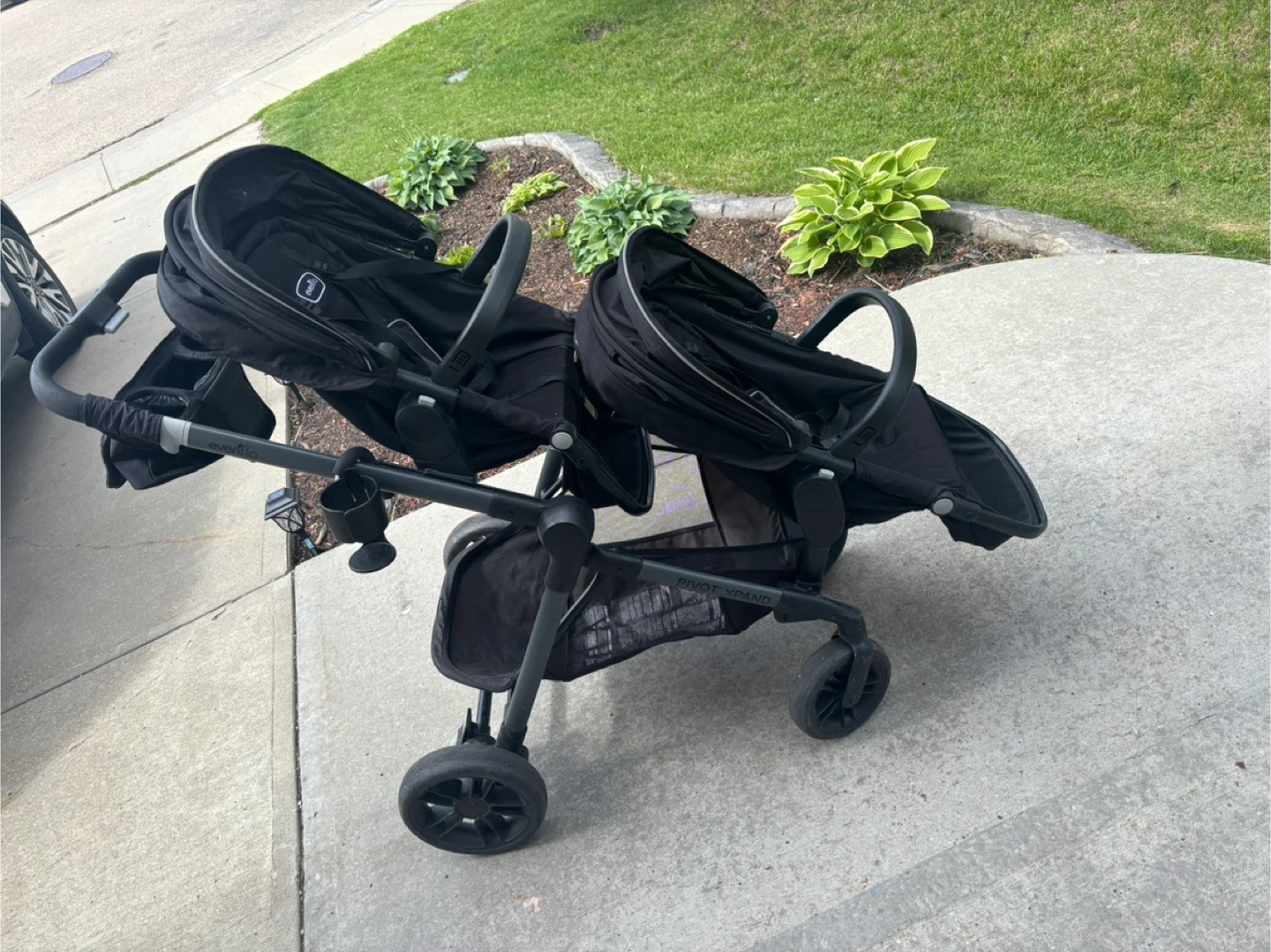 Evenflo Pivot Xpand Double Stroller - Black - photo 2