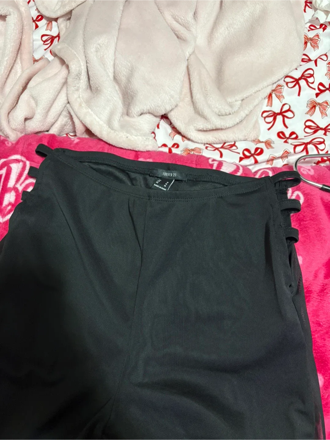 PEEK A BOO Black Pants image indicator(2)