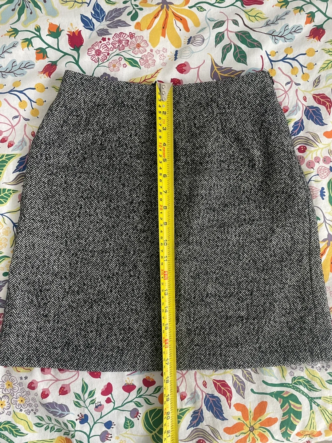Uniqlo Women's Herringbone Mini Skirt image indicator(3)