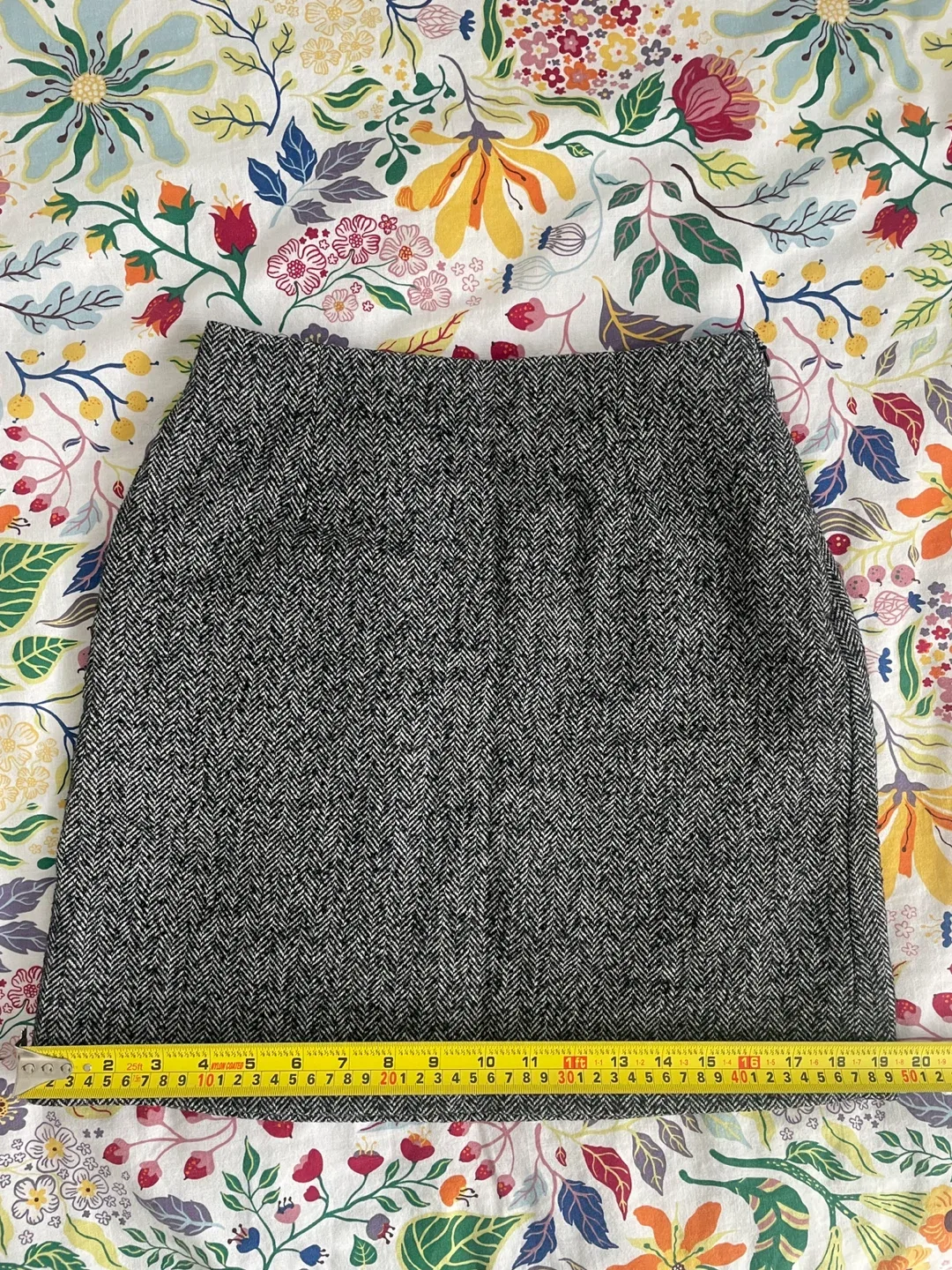 Uniqlo Women's Herringbone Mini Skirt image indicator(4)