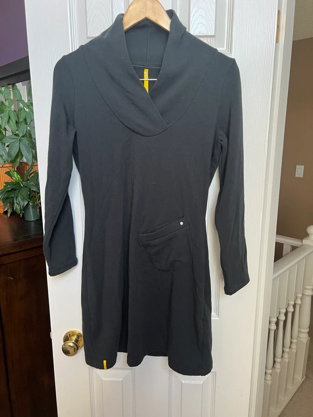 Lolë Black Dress - Size Small