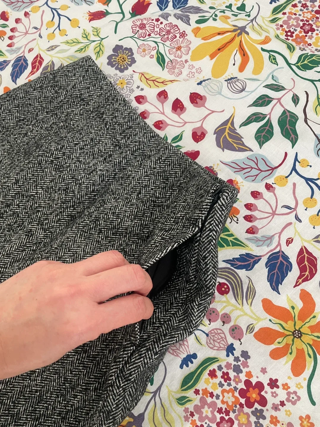 Uniqlo Women's Herringbone Mini Skirt image indicator(5)