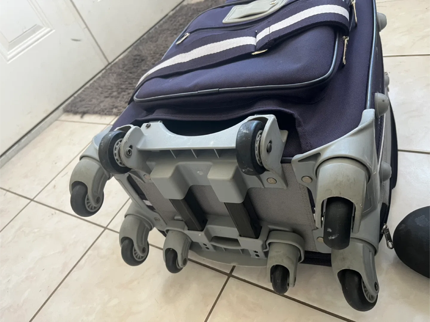 Elephant Paris Navy Blue Rolling Suitcase image indicator(2)