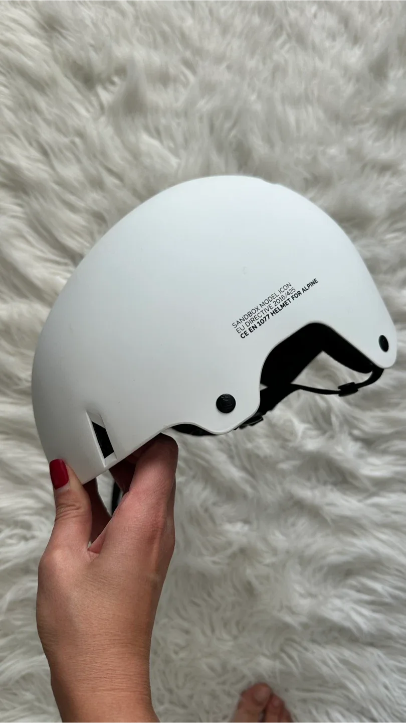 Sandbox Icon Helmet - White image indicator(2)
