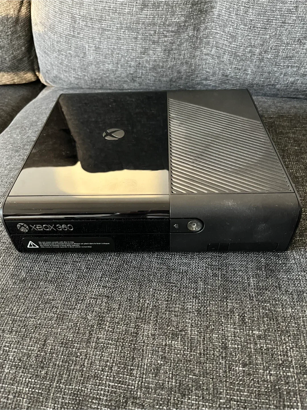 Xbox 360 E Console + Games image indicator(2)