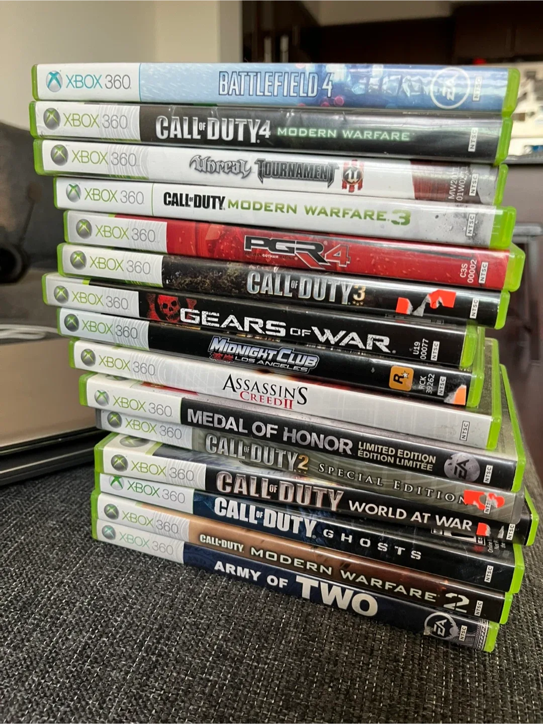 Xbox 360 E Console + Games image indicator(4)