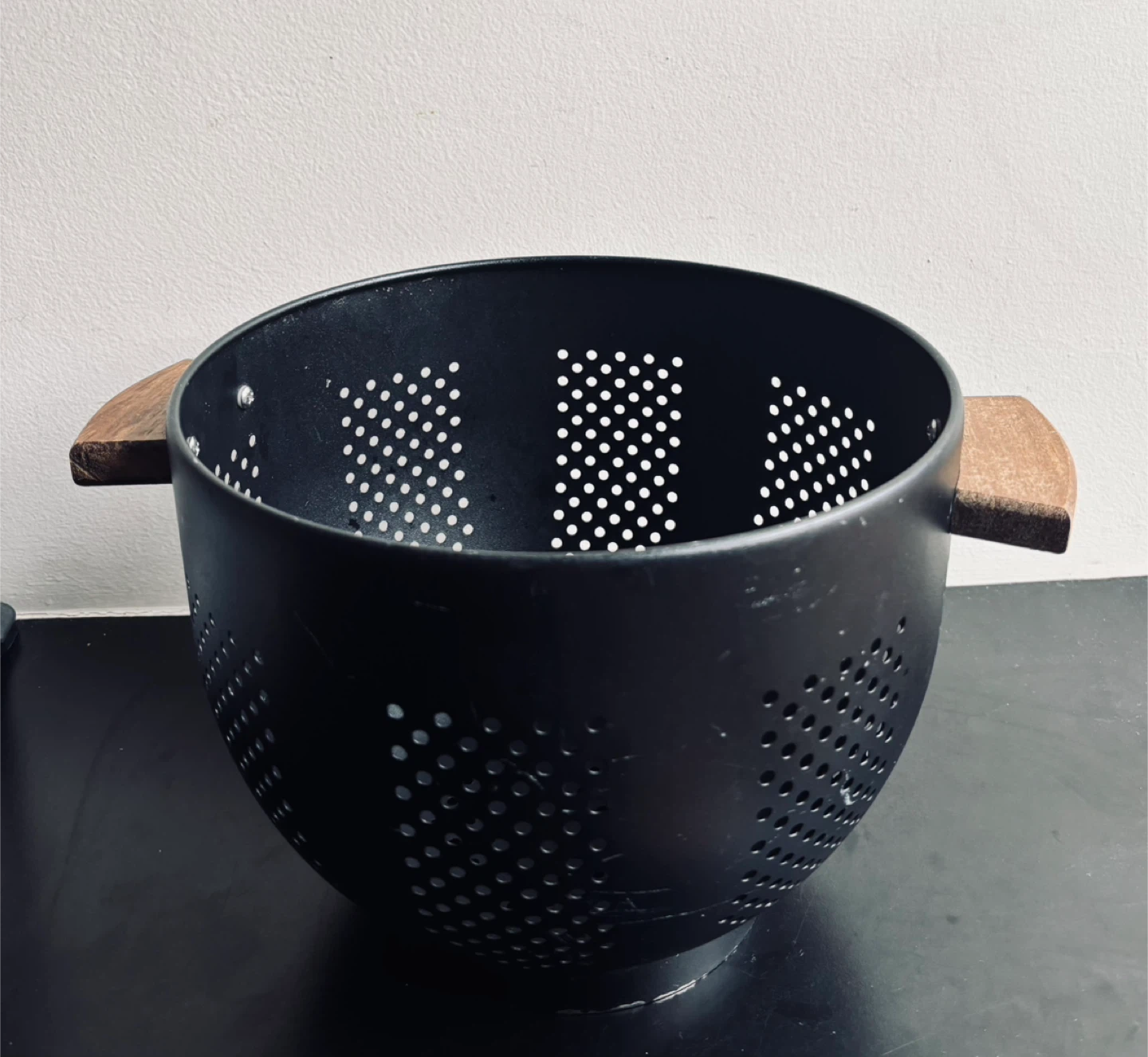 BeFare  Large Metal Colander with Wood Handle & Stable Base