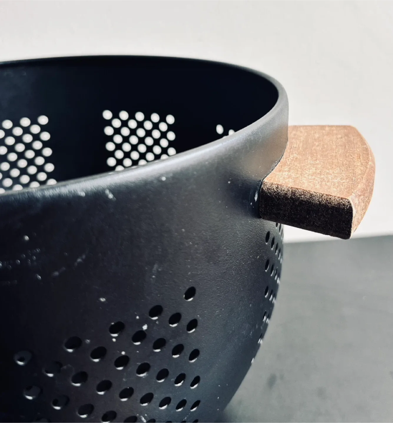 BeFare  Large Metal Colander with Wood Handle & Stable Base image indicator(3)