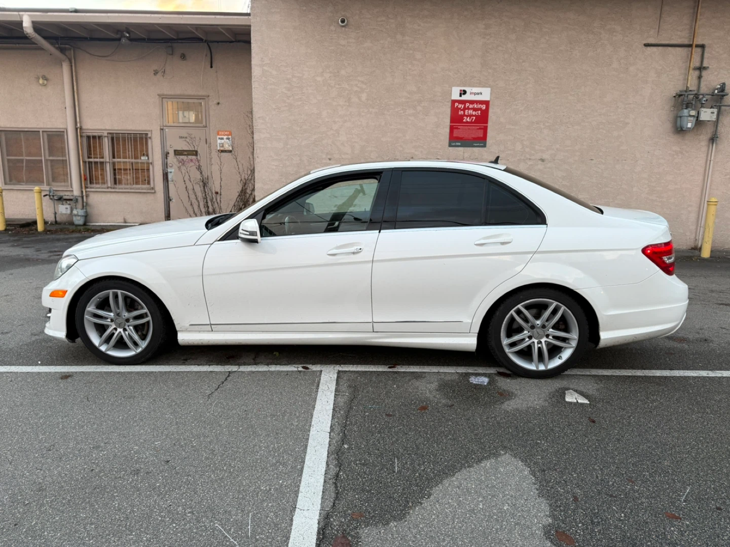 2013 Mercedes Benz C300 - photo 2