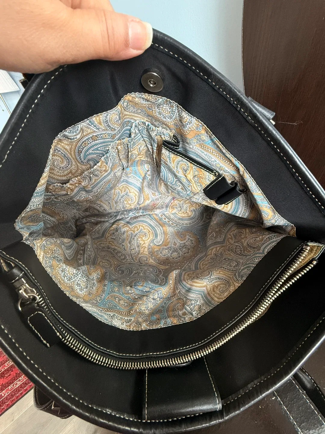 MAXX New York Black Tote Bag image indicator(3)