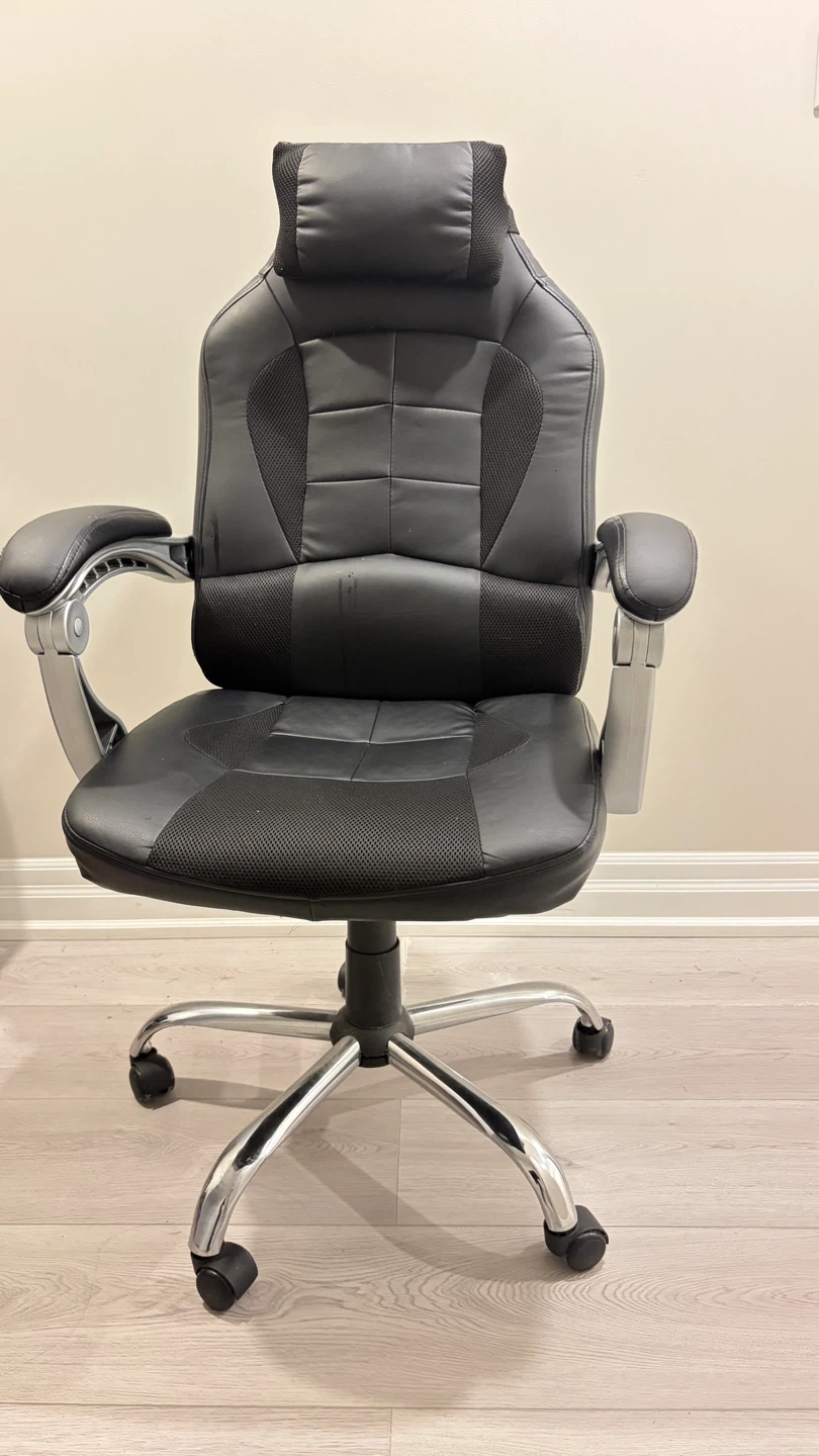 Black Gaming Chair - photo 2