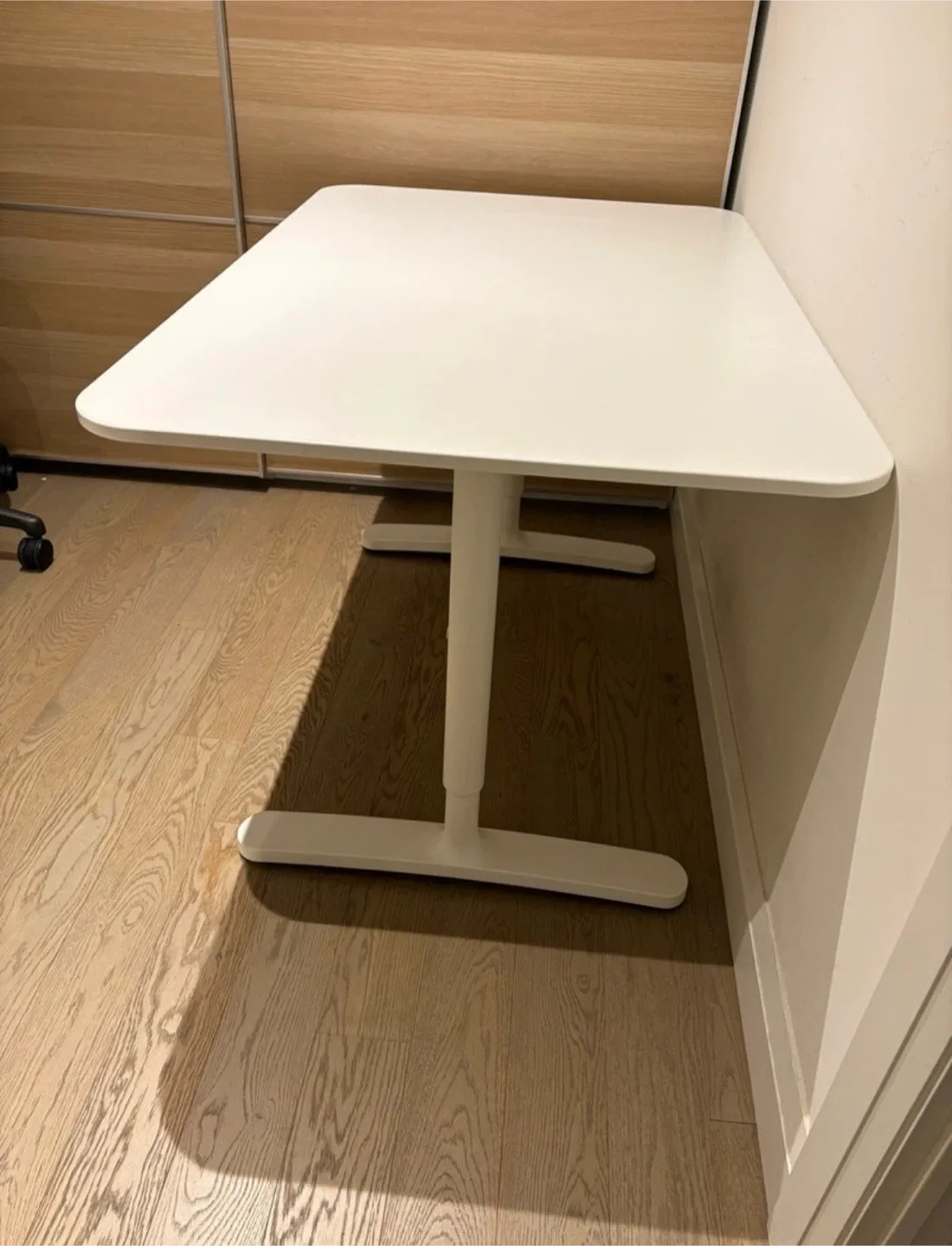 IKEA Bekant Desk - White - 47 1/4x31 1/2" image indicator(2)