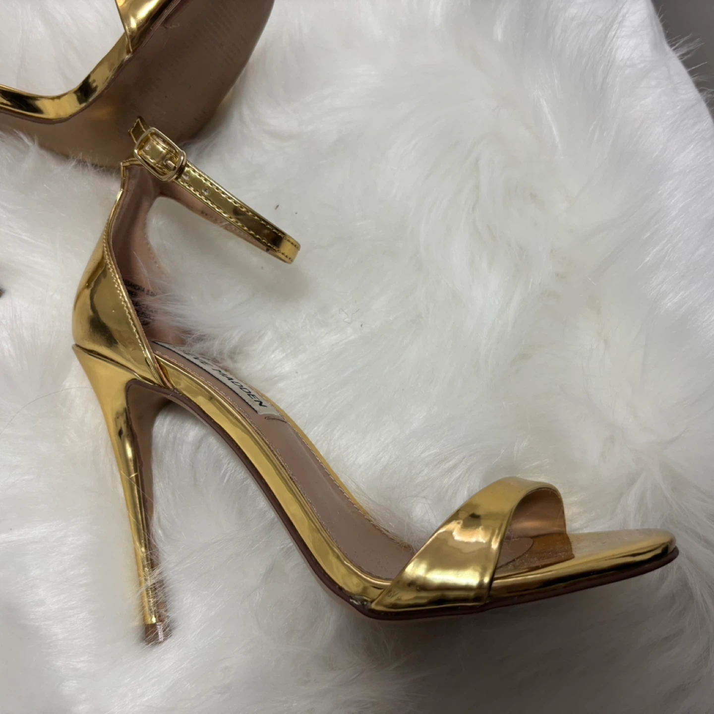 Steve Madden Gold Heels, Size 7 - photo 2