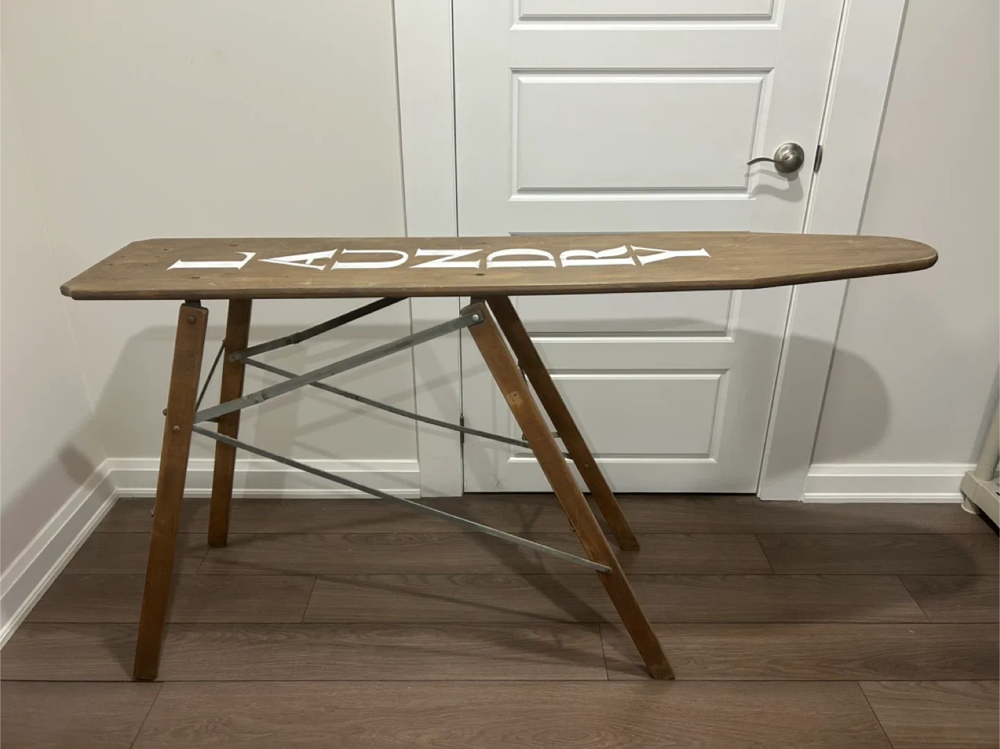 Vintage Laundry Ironing Board image indicator(2)