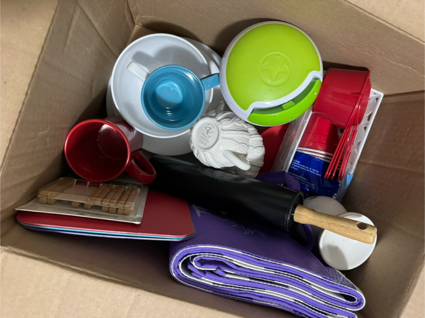Various kitchen items