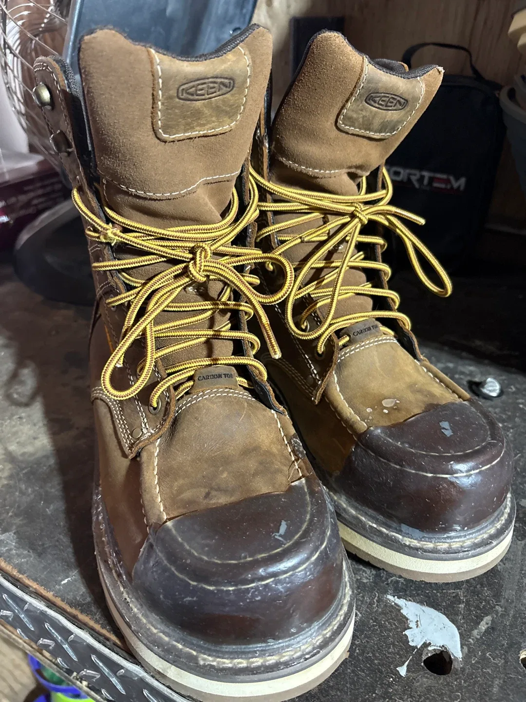 Size 9 US men’s KEEN Work boots. image indicator(4)