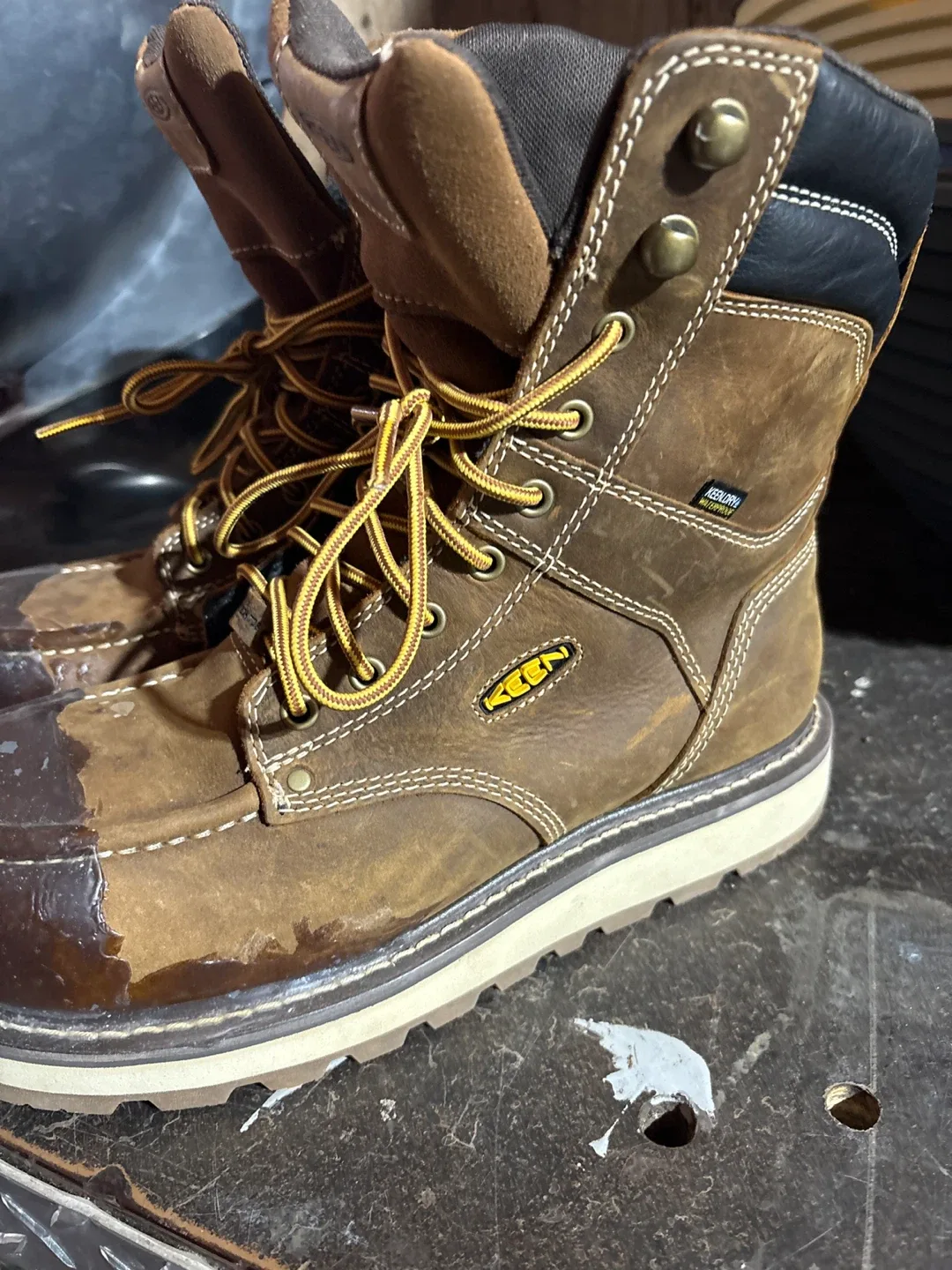 Size 9 US men’s KEEN Work boots. image indicator(3)