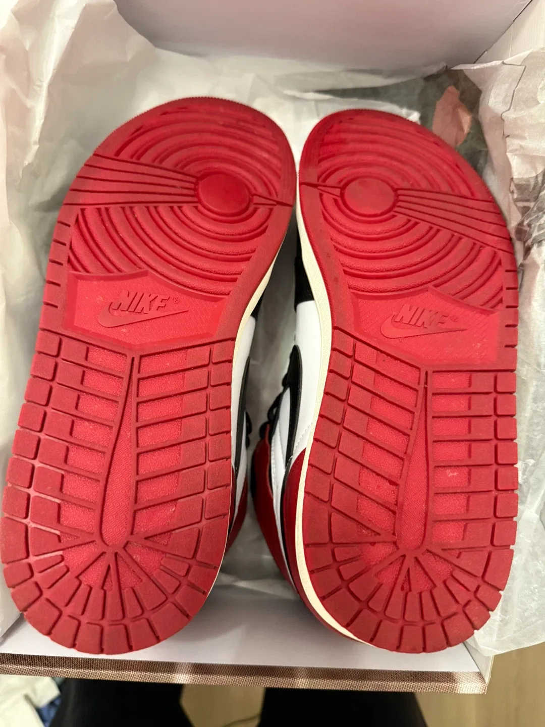 Nike Air Jordan 1 Retro High OG Chicago - Size 11.5 image indicator(3)