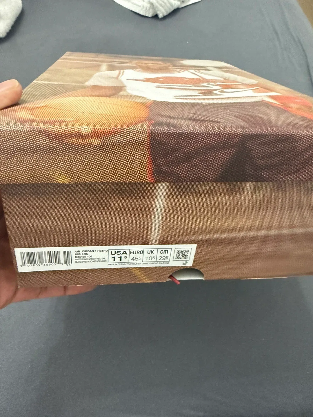 Nike Air Jordan 1 Retro High OG Chicago - Size 11.5 image indicator(5)