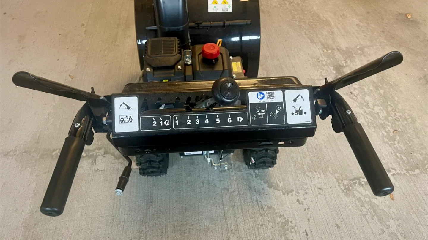 Yard Machines 24" 208cc 2-Stage Snowblower Electric & Pull Start image indicator(5)