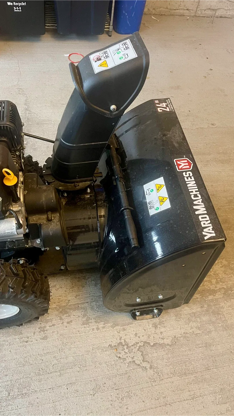Yard Machines 24" 208cc 2-Stage Snowblower Electric & Pull Start image indicator(7)