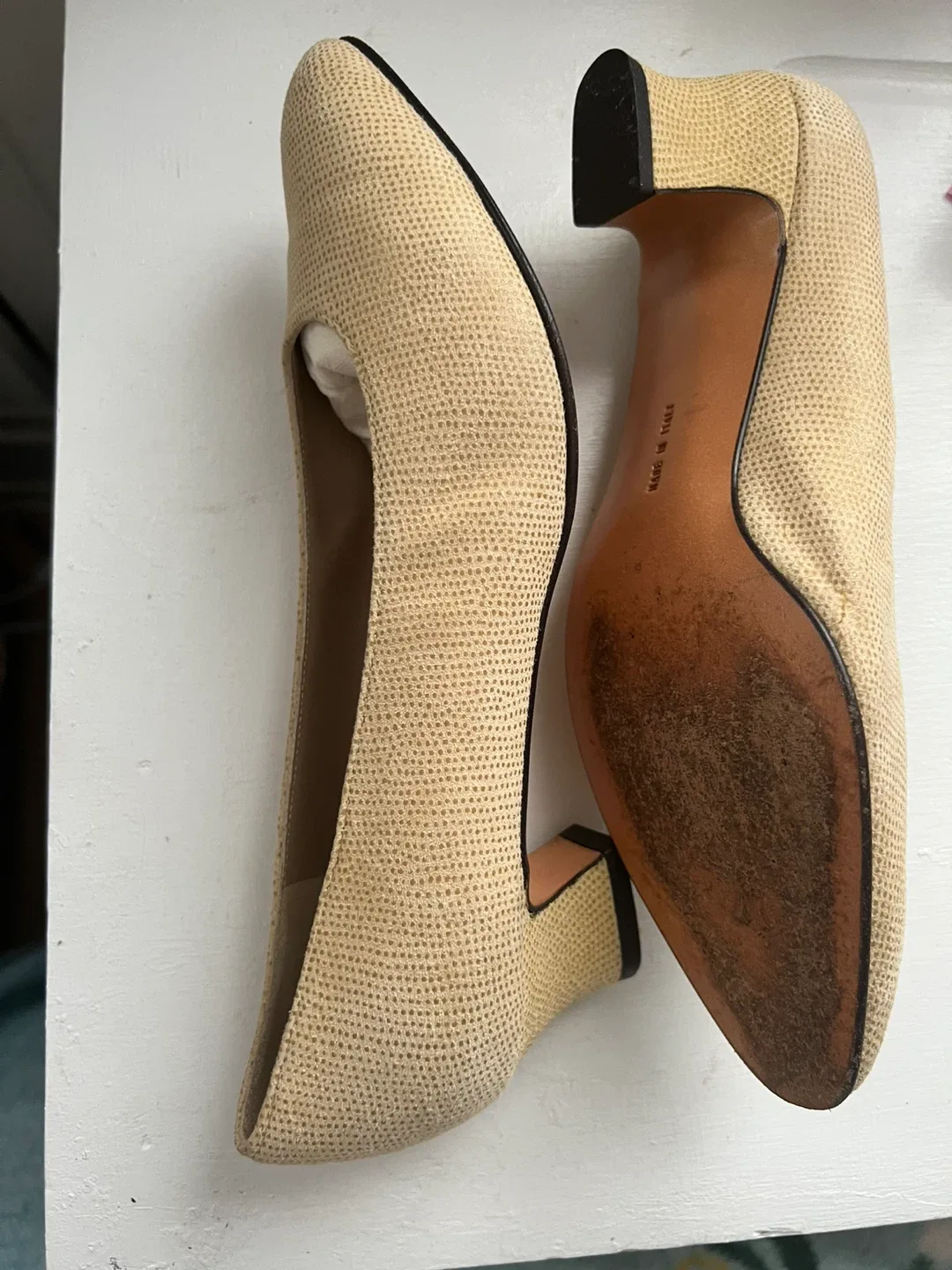 Salvatore Ferragamo Beige Leather Pumps image indicator(3)