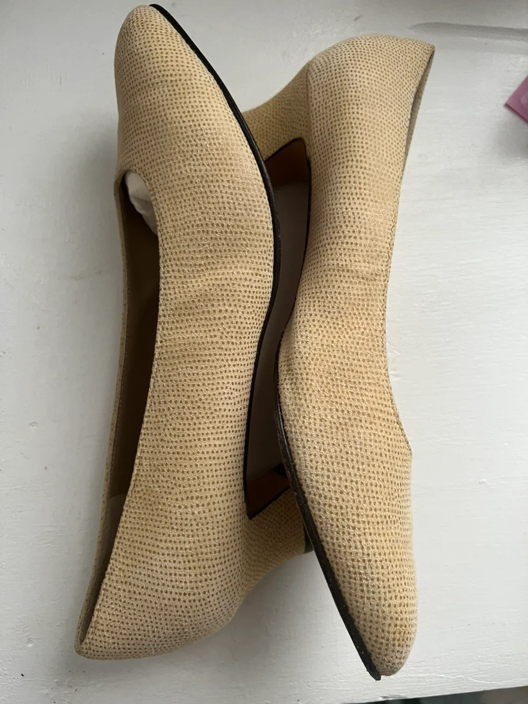 Salvatore Ferragamo Beige Leather Pumps image indicator(2)