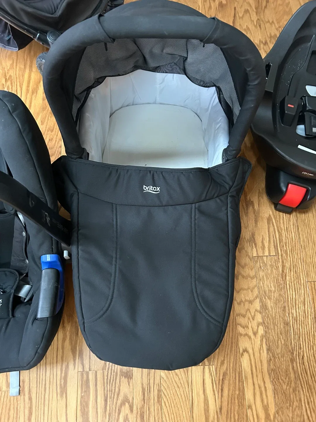 Britax Travel System - Stroller, Bassinet, Car Seat image indicator(2)