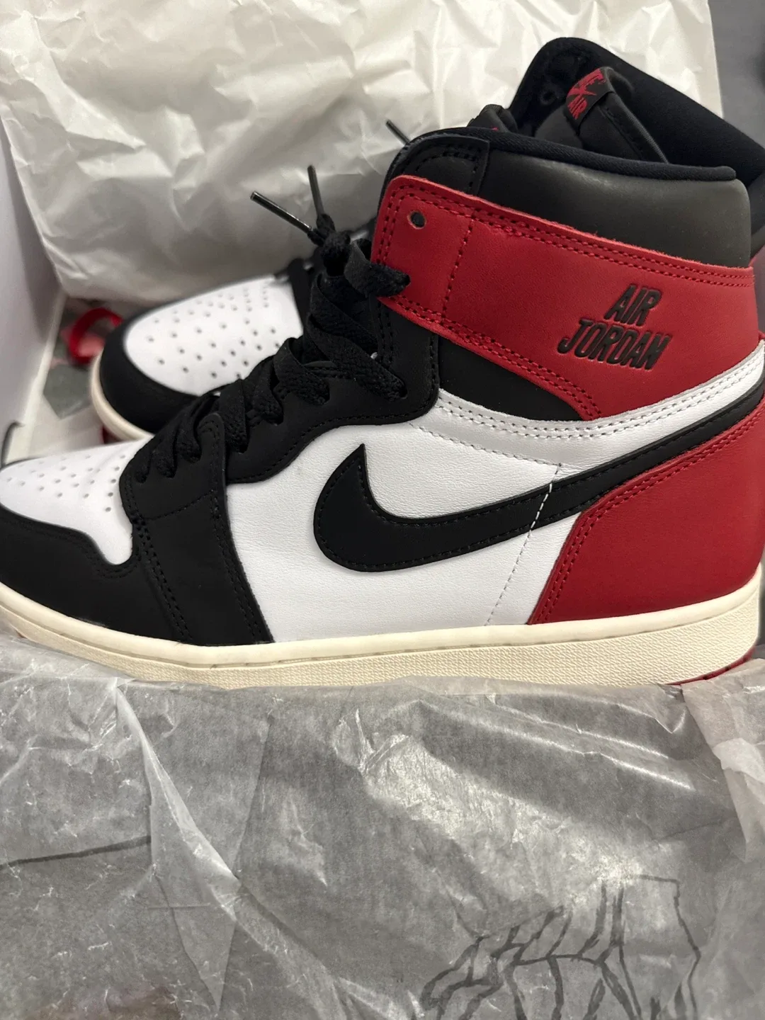 Nike Air Jordan 1 Retro High OG Chicago - Size 11.5 image indicator(6)