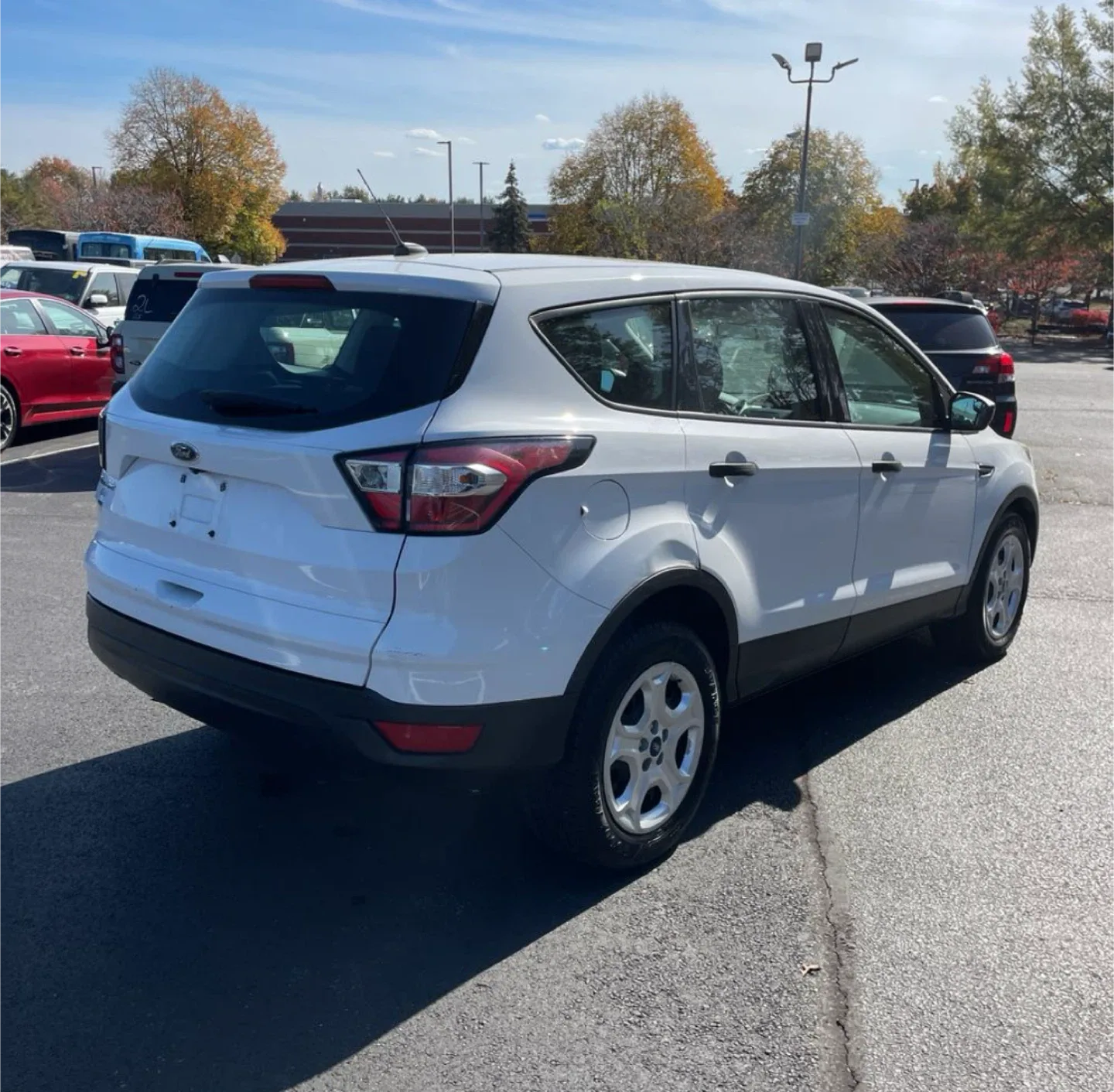 White Ford Escape SUV 2018 image indicator(5)